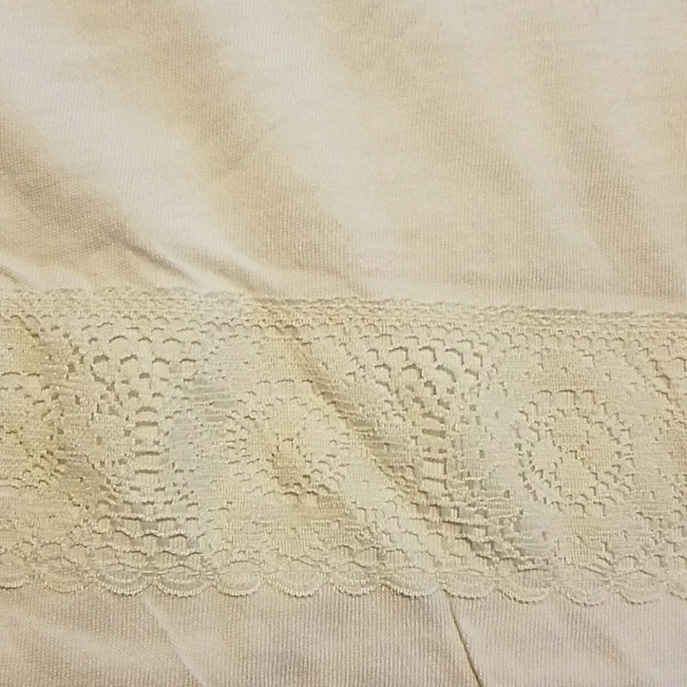 White lacy pattern top - Picture 3 of 3